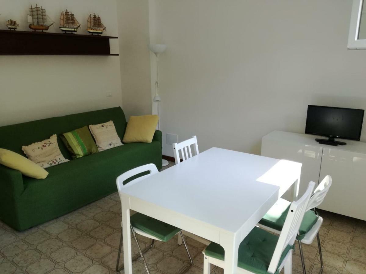 Terrace & Parking - Holiday Home Near Fegina Beach Monterosso al Mare Exterior photo